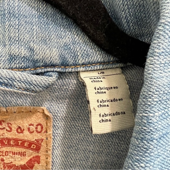 LEVI’S Jean Jacket - Picture 3 of 6